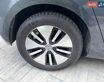 Серый Фольксваген e-Golf, объемом двигателя 0 л и пробегом 91 тыс. км за 13500 $, фото 9 на Automoto.ua