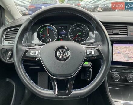 Серый Фольксваген e-Golf, объемом двигателя 0 л и пробегом 30 тыс. км за 14400 $, фото 19 на Automoto.ua