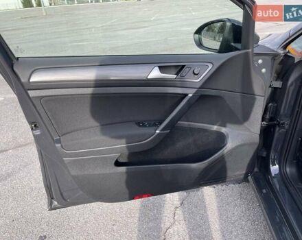 Серый Фольксваген e-Golf, объемом двигателя 0 л и пробегом 103 тыс. км за 13300 $, фото 17 на Automoto.ua
