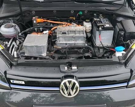 Серый Фольксваген e-Golf, объемом двигателя 0 л и пробегом 95 тыс. км за 14500 $, фото 17 на Automoto.ua