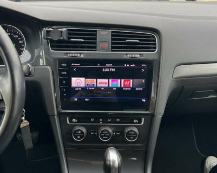 Серый Фольксваген e-Golf, объемом двигателя 0 л и пробегом 45 тыс. км за 14800 $, фото 27 на Automoto.ua