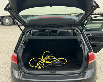 Серый Фольксваген e-Golf, объемом двигателя 0 л и пробегом 45 тыс. км за 14800 $, фото 48 на Automoto.ua