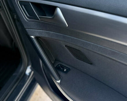 Серый Фольксваген e-Golf, объемом двигателя 0 л и пробегом 49 тыс. км за 14500 $, фото 27 на Automoto.ua