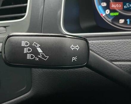 Серый Фольксваген e-Golf, объемом двигателя 0 л и пробегом 108 тыс. км за 13499 $, фото 42 на Automoto.ua