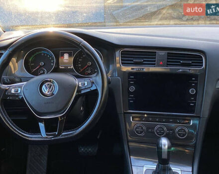 Серый Фольксваген e-Golf, объемом двигателя 0 л и пробегом 157 тыс. км за 12499 $, фото 44 на Automoto.ua