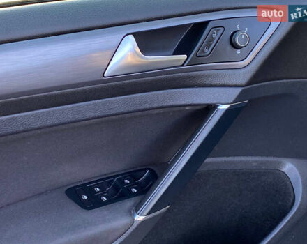 Серый Фольксваген e-Golf, объемом двигателя 0 л и пробегом 157 тыс. км за 12499 $, фото 52 на Automoto.ua