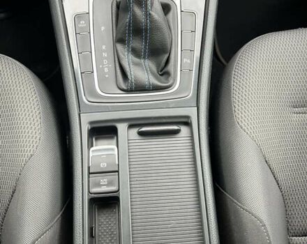 Серый Фольксваген e-Golf, объемом двигателя 0 л и пробегом 45 тыс. км за 14800 $, фото 29 на Automoto.ua