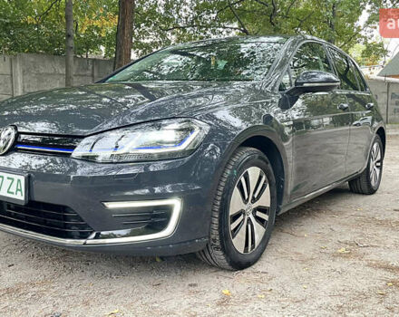 Серый Фольксваген e-Golf, объемом двигателя 0 л и пробегом 59 тыс. км за 15400 $, фото 4 на Automoto.ua