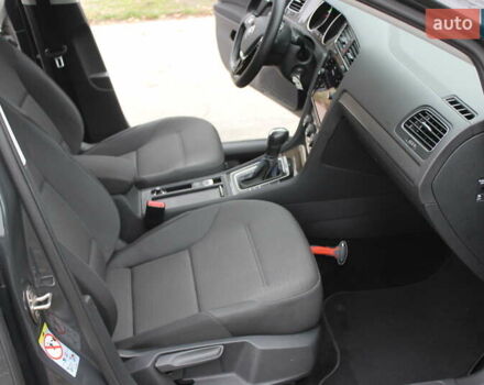 Серый Фольксваген e-Golf, объемом двигателя 0 л и пробегом 65 тыс. км за 13999 $, фото 29 на Automoto.ua