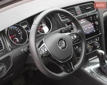 Серый Фольксваген e-Golf, объемом двигателя 0 л и пробегом 65 тыс. км за 13999 $, фото 20 на Automoto.ua