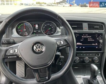 Серый Фольксваген e-Golf, объемом двигателя 0 л и пробегом 103 тыс. км за 13300 $, фото 19 на Automoto.ua