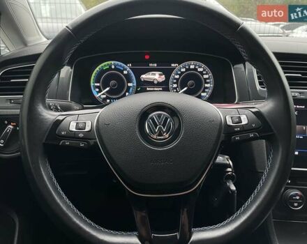 Серый Фольксваген e-Golf, объемом двигателя 0 л и пробегом 108 тыс. км за 13499 $, фото 39 на Automoto.ua
