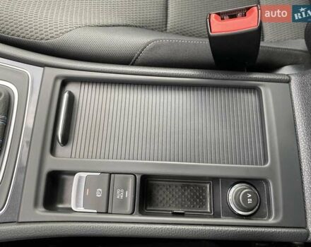 Серый Фольксваген e-Golf, объемом двигателя 0 л и пробегом 30 тыс. км за 14400 $, фото 25 на Automoto.ua