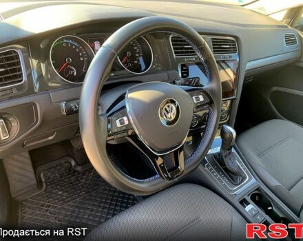 Серый Фольксваген e-Golf, объемом двигателя 0 л и пробегом 21 тыс. км за 16700 $, фото 4 на Automoto.ua