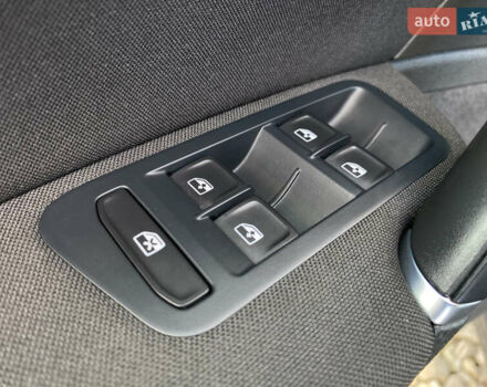Серый Фольксваген e-Golf, объемом двигателя 0 л и пробегом 27 тыс. км за 14400 $, фото 21 на Automoto.ua