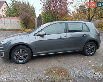 Серый Фольксваген e-Golf, объемом двигателя 0 л и пробегом 40 тыс. км за 15800 $, фото 15 на Automoto.ua