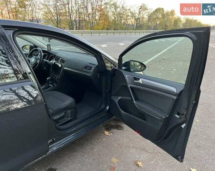 Серый Фольксваген e-Golf, объемом двигателя 0 л и пробегом 69 тыс. км за 12950 $, фото 36 на Automoto.ua