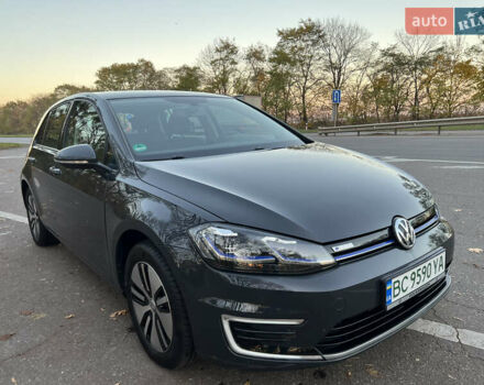 Серый Фольксваген e-Golf, объемом двигателя 0 л и пробегом 69 тыс. км за 12950 $, фото 6 на Automoto.ua