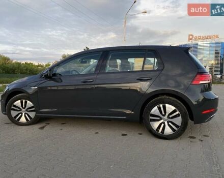 Серый Фольксваген e-Golf, объемом двигателя 0 л и пробегом 48 тыс. км за 14617 $, фото 36 на Automoto.ua
