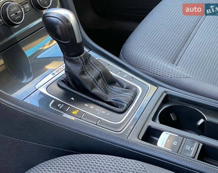 Серый Фольксваген e-Golf, объемом двигателя 0 л и пробегом 157 тыс. км за 12499 $, фото 49 на Automoto.ua