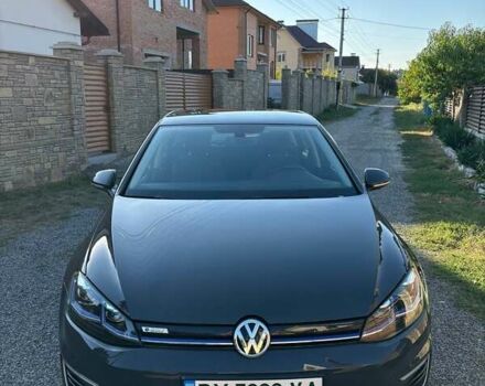 Серый Фольксваген e-Golf, объемом двигателя 0 л и пробегом 33 тыс. км за 15200 $, фото 1 на Automoto.ua