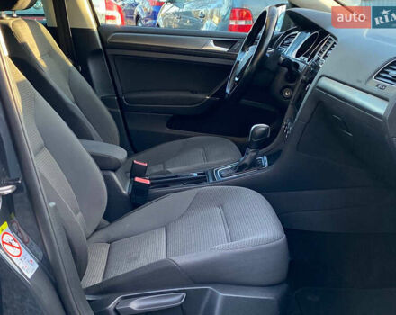 Серый Фольксваген e-Golf, объемом двигателя 0 л и пробегом 157 тыс. км за 12499 $, фото 68 на Automoto.ua