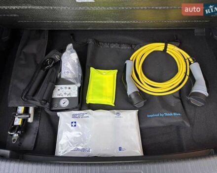 Серый Фольксваген e-Golf, объемом двигателя 0 л и пробегом 60 тыс. км за 16900 $, фото 72 на Automoto.ua