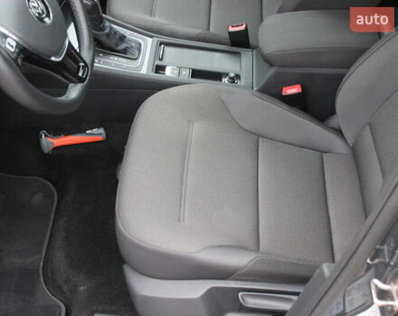 Серый Фольксваген e-Golf, объемом двигателя 0 л и пробегом 65 тыс. км за 13999 $, фото 21 на Automoto.ua