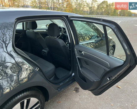 Серый Фольксваген e-Golf, объемом двигателя 0 л и пробегом 69 тыс. км за 12950 $, фото 33 на Automoto.ua