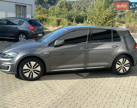 Серый Фольксваген e-Golf, объемом двигателя 0 л и пробегом 67 тыс. км за 12999 $, фото 4 на Automoto.ua