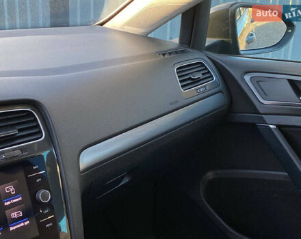 Серый Фольксваген e-Golf, объемом двигателя 0 л и пробегом 157 тыс. км за 12499 $, фото 59 на Automoto.ua