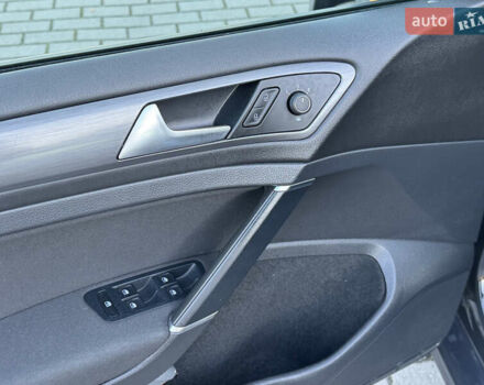 Сірий Фольксваген e-Golf, об'ємом двигуна 0 л та пробігом 51 тис. км за 13499 $, фото 49 на Automoto.ua