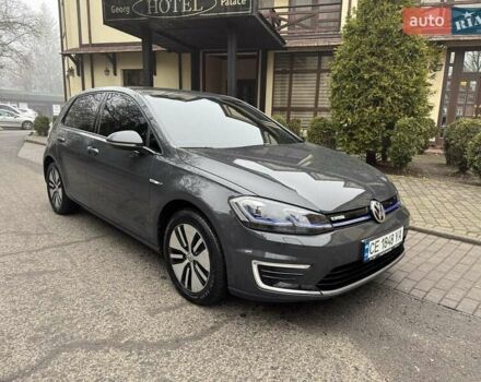 Серый Фольксваген e-Golf, объемом двигателя 0 л и пробегом 40 тыс. км за 15300 $, фото 2 на Automoto.ua