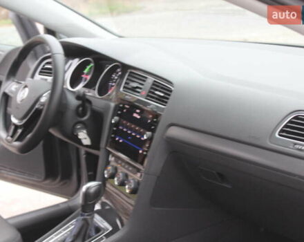 Серый Фольксваген e-Golf, объемом двигателя 0 л и пробегом 65 тыс. км за 13999 $, фото 28 на Automoto.ua