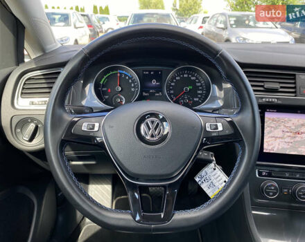 Серый Фольксваген e-Golf, объемом двигателя 0 л и пробегом 27 тыс. км за 14400 $, фото 23 на Automoto.ua