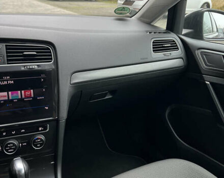 Серый Фольксваген e-Golf, объемом двигателя 0 л и пробегом 49 тыс. км за 14700 $, фото 29 на Automoto.ua