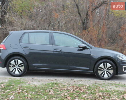 Серый Фольксваген e-Golf, объемом двигателя 0 л и пробегом 65 тыс. км за 13999 $, фото 4 на Automoto.ua