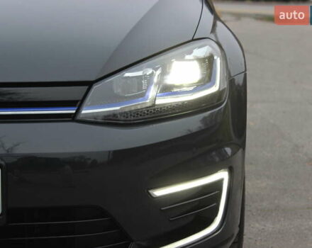 Серый Фольксваген e-Golf, объемом двигателя 0 л и пробегом 65 тыс. км за 13999 $, фото 15 на Automoto.ua
