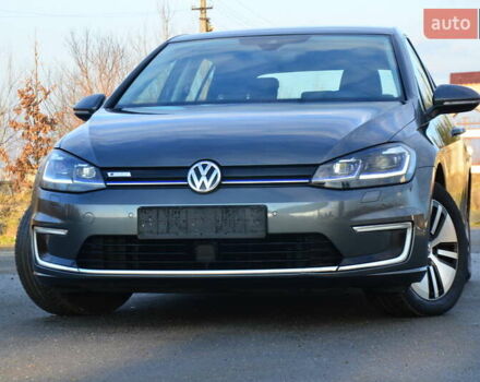 Серый Фольксваген e-Golf, объемом двигателя 0 л и пробегом 91 тыс. км за 13250 $, фото 13 на Automoto.ua