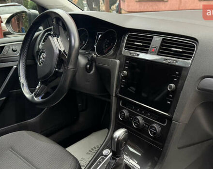 Серый Фольксваген e-Golf, объемом двигателя 0 л и пробегом 145 тыс. км за 12900 $, фото 23 на Automoto.ua