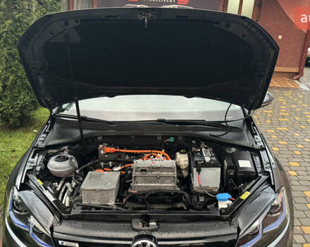 Серый Фольксваген e-Golf, объемом двигателя 0 л и пробегом 145 тыс. км за 12900 $, фото 10 на Automoto.ua