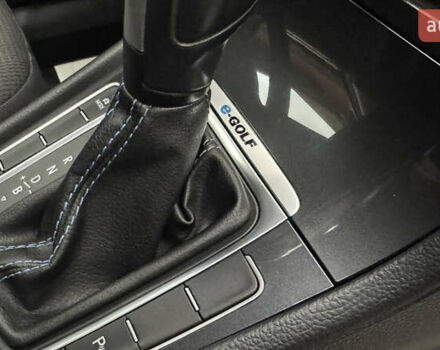 Серый Фольксваген e-Golf, объемом двигателя 0 л и пробегом 145 тыс. км за 12900 $, фото 24 на Automoto.ua