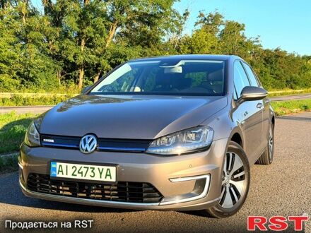 Серый Фольксваген e-Golf, объемом двигателя 24 л и пробегом 122 тыс. км за 9499 $, фото 1 на Automoto.ua