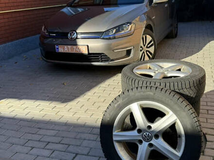 Фольксваген e-Golf 2015 в Виннице на Automoto.ua Серый Фольксваген e-Golf, объемом двигателя 0 л и пробегом 133 тыс. км за 8400 $, фото 1 на Automoto.ua