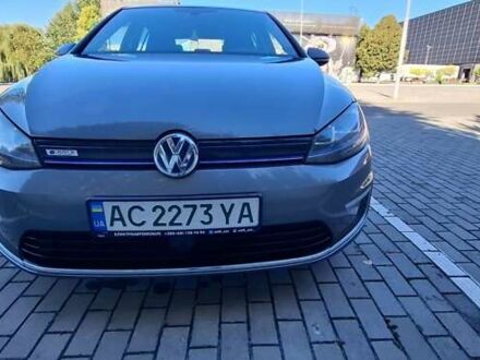 Фольксваген e-Golf 2015 в Луцке на Automoto.ua Серый Фольксваген e-Golf, объемом двигателя 0 л и пробегом 158 тыс. км за 8000 $, фото 1 на Automoto.ua