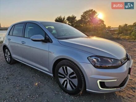Серый Фольксваген e-Golf, объемом двигателя 0 л и пробегом 145 тыс. км за 8798 $, фото 1 на Automoto.ua