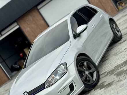 Фольксваген e-Golf 2015 в Черновцах на Automoto.ua Серый Фольксваген e-Golf, объемом двигателя 0 л и пробегом 111 тыс. км за 8500 $, фото 1 на Automoto.ua