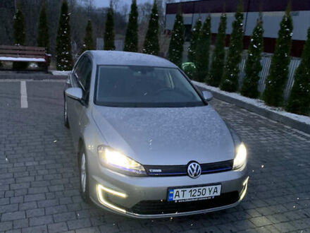 Серый Фольксваген e-Golf, объемом двигателя 0 л и пробегом 99 тыс. км за 10900 $, фото 1 на Automoto.ua