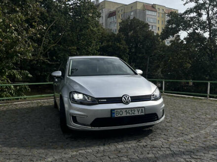Серый Фольксваген e-Golf, объемом двигателя 0 л и пробегом 124 тыс. км за 8299 $, фото 1 на Automoto.ua