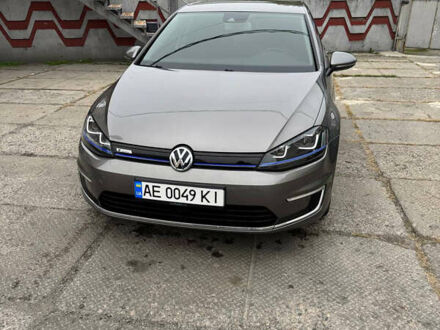 Фольксваген e-Golf 2015 в Днепре (Днепропетровске) на Automoto.ua Серый Фольксваген e-Golf, объемом двигателя 0 л и пробегом 97 тыс. км за 13000 $, фото 1 на Automoto.ua